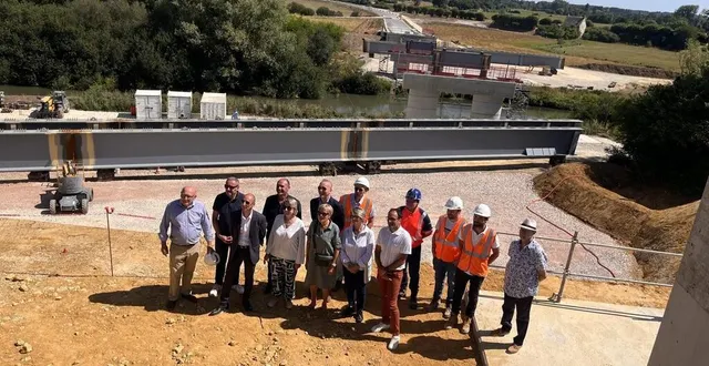 photo  la construction du viaduc à connerré se poursuit en ce mois de juillet 2025 avec la mise en place prochaine de la charpente.  &copy;  le maine libre 