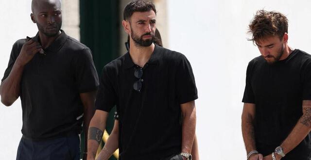 photo danilo pereria, bruno fernandes et andré horta étaient présents à gondomar (portugal) pour rendre un dernier hommage à diogo jota et son frère andré silva. © filipe amorim / afp