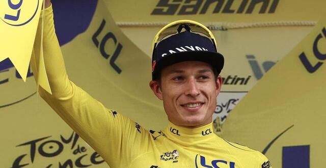 photo jasper philipsen (alpecin-deceuninck) est le premier maillot jaune de ce tour de france après sa victoire à lille lors de la première étape. © anne-christine poujoulat / afp