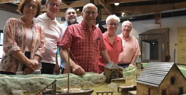 photo  à la maison de la rivière, le guide andré grazélie propose des visites vivantes au cours desquelles il transmet ses connaissances et les anecdotes qu’il a récoltées lors de ses recherches.  &copy;  co - joël audouin 
