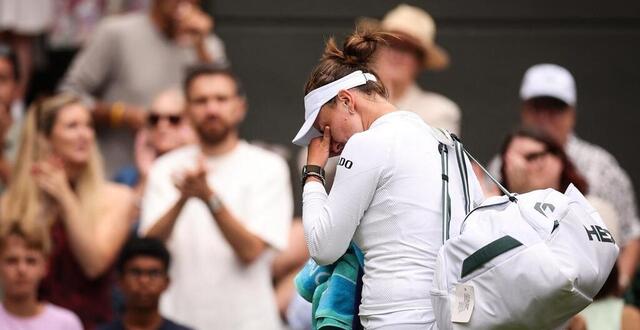 photo barbora krejcikova en pleurs après sa défaite au troisième tour de wimbledon. © afp