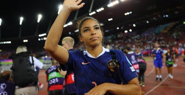 photo delphine cascarino a été élue joueuse du match lors de ce france - angleterre. © denis balibouse / reuters