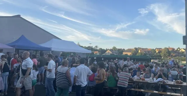 photo  la kermesse de l’école a réuni de nombreuses personnes autour de jeux, d’un spectacle avec tous les enfants et d’un repas.  &copy;  maine libre 