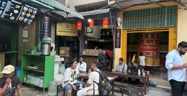 photo  majnu-ka-tilla, quartier tibétain à new delhi, en inde.  &copy;  côme bastin / ouest-france 