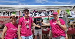 Info insolite  les cerqueux, 5 juillet 2025. le 21e festival des communes de france aux noms burlesques et chantants a présenté 23 villes et villages de france. 