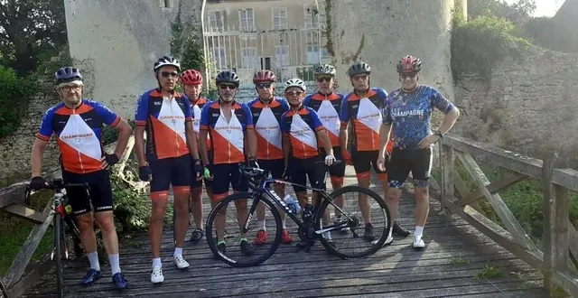 photo  les cyclos ont avalé les kilomètres, à la fraîche et en réduisant les distances.  &copy;  le maine libre 