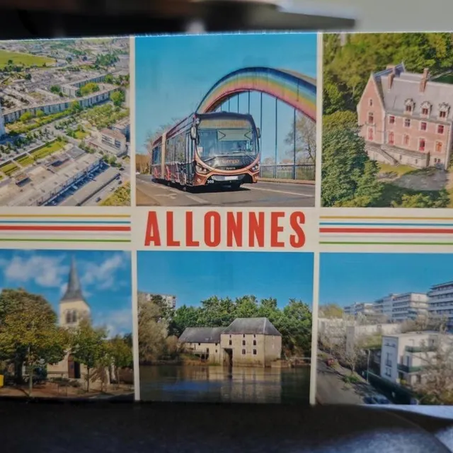 photo la nouvelle carte postale, hommage à la tradition.  ©  ouest-france