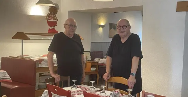 photo  philippe perret (à gauche) et michel bruneau (à droite) proposent une cuisine traditionnelle faite maison.  &copy;  le maine libre 