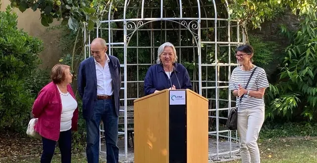 photo  jocelyne benoît, conseillère départemental ; christophe robieux, adjoint au maire ; valérie alain, vice-présidente du conseil départemental et chantal jourdan, députée, lors du vernissage de l’exposition « prière de conserver ».  &copy;  ouest-france. 