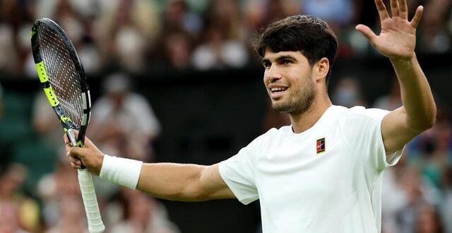 photo alcaraz passe un nouveau tour sur le gazon londonien après sa victoire contre andrey rublev en 8es de finale de wimbledon, le 6 juillet 2025. © clive brunskill / getty images via afp