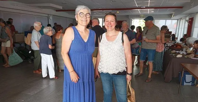 photo  cette année, sophie cruard (à gauche) a succédé à élise delaunay (à droite) comme présidente de l’association le panier béconnais, qui a fêté ses 13 années d’existence, mercredi.  &copy;  co 