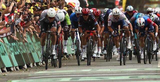 photo  jasper philipsen (à gauche) va-t-il remporter sa deuxième étape du tour de france 2025, ce lundi 7 juillet ?  ©  anne-christine poujoulat / afp 