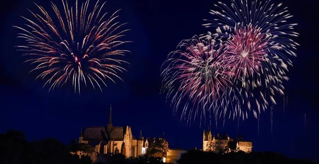 photo  un feu d’artifice sera tiré à l’occasion des 1 000 ans du château de montreuil-bellay.  &copy;  christian pineau 