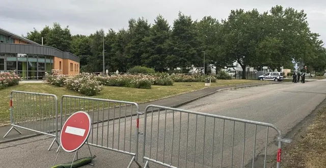 photo  l’avion s’est écrasé derrière la salle polyvalente de cerisé, près d’alençon.  &copy;  archives ouest-france 