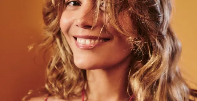 photo  vanille vient de sortir l’album « regarde » : « j’ai une personnalité assez gaie, assez solaire naturellement. »  &copy;  matthieu delbeuve 