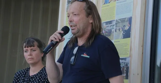 photo  thierry salvert et liza le tonquer, membres du conseil d’administration du pôle audiovisuel douarnenez cornouaille, lors de la restitution, le 28 juin 2025, de l’étude architecturale sur le transfert du pôle à l’ancienne usine le gellec, à douarnenez.  &copy;  ouest-france 