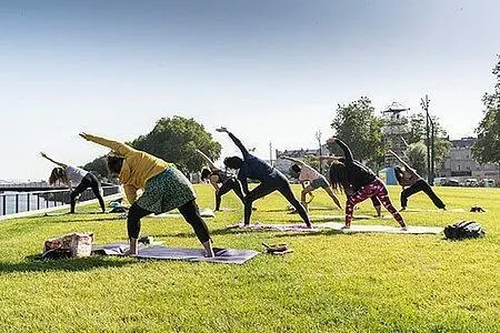 photo  des cours de yoga seront, entre autres, proposés trois jours par semaine sur l’esplanade cœur de maine.  &copy;  ville d’angers 
