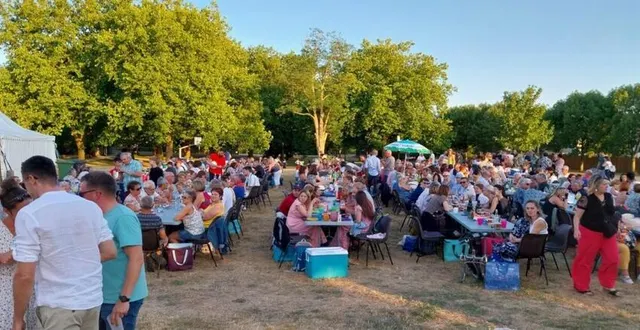 photo  ce pique-nique est une belle opportunité de rencontres et de partages pour les habitants de beaucouzé.  &copy;  ouest-france 