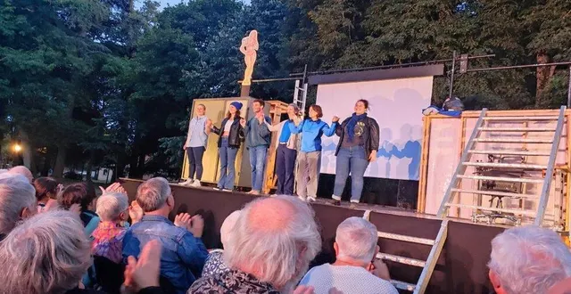 photo  la mise en scène de camille de la guillonnière et le jeu des actrices ont séduit 190 personnes.  &copy;  ouest-france 