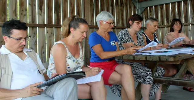 photo  de g. à dr : patrice brocard, hélène ouvrard, ghislaine côme, julie de coataudon, fabienne guyet et nathalie jarrossay.  &copy;  le maine libre 