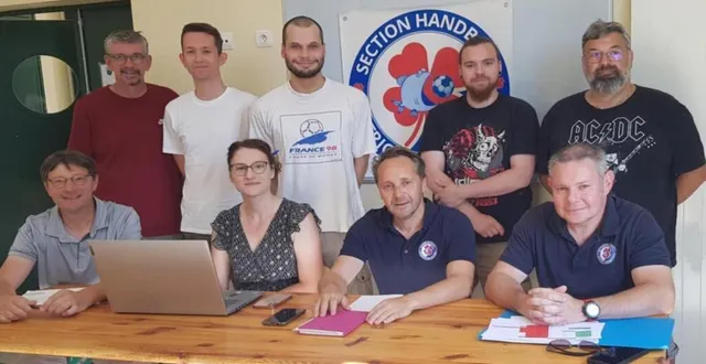 photo  la patriote de bonnétable handball, une équipe dirigeante soudée et investie.  &copy;  le maine libre 