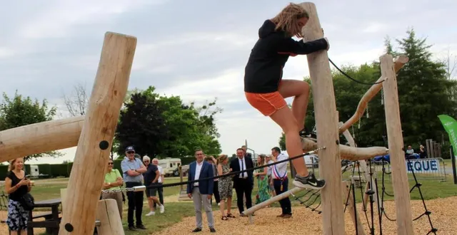photo  les jeux installés au camping se composent d’un module d’escalade en bois et de trois jeux pour les enfants plus petits.  &copy;  le maine libre 