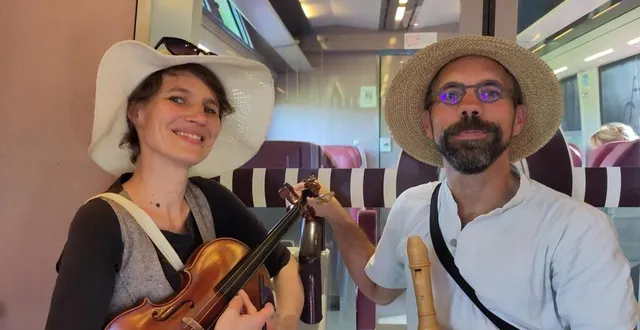 photo  déjà en 2024, alice julien-laferrière et matthieu bertaud avaient proposé des concerts aux voyageurs.  &copy;  festival de vivoin. 