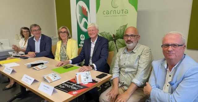 photo  les élus départementaux ont lancé la biennale départementale au musée carnuta à jupilles.  &copy;  ouest-france 