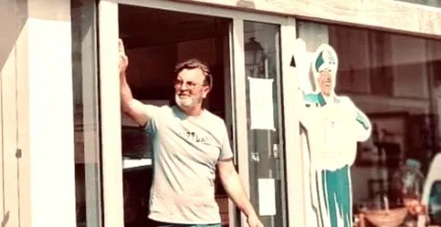 photo  dominique raimbault, brocanteur, est prêt à accueillir les visiteurs.  &copy;  le maine libre 