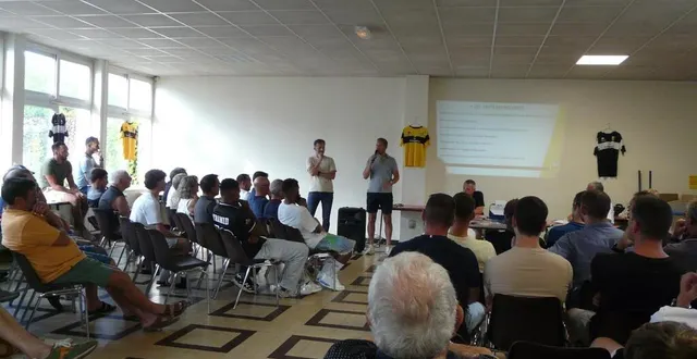 photo  thomas vannier et pierre louis brosseau ont dressé le bilan de l’école de foot.   &copy;  le maine libre 