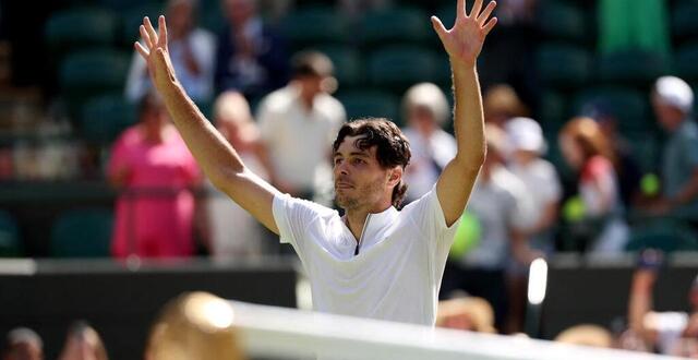 photo la joie de taylor fritz après sa victoire sur karen khachanov en quart de finale de wimbledon © clive brunskill / afp