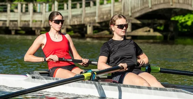 photo  zélie savary et clara fortin (léo lagrange) reviennent parées d’or des championnats de france d’aviron j16 et u23, qui avaient lieu à vichy, du 4 au 6 juillet.  &copy;  baptiste mura 