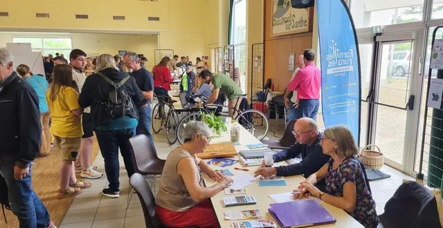 photo  le forum des associations, piloté par le centre social georges rouault, donne de la visibilité aux associations du territoire.  &copy;  le maine libre 
