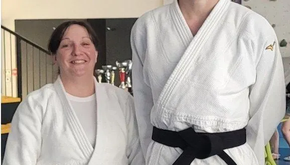 photo  gabriel bodereau accompagné de sa professeure, aurélie launay.  &copy;  le maine libre 