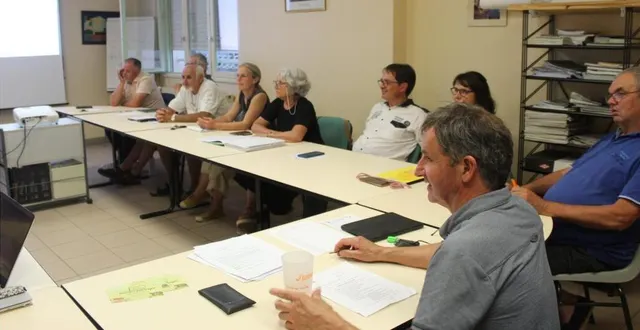 photo  les élus ont échangé sur les aides à apporter aux associations œuvrant au bien-être des animaux.  &copy;  le maine libre 