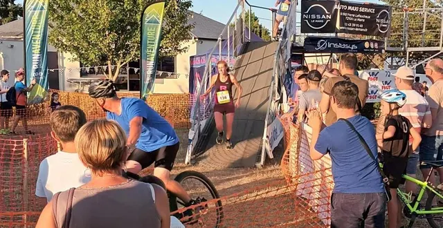 photo  les participants au trail ont grimpé au moins une fois la passerelle, bien connu des vététistes, durant leur compétition.  &copy;  ouest-france 
