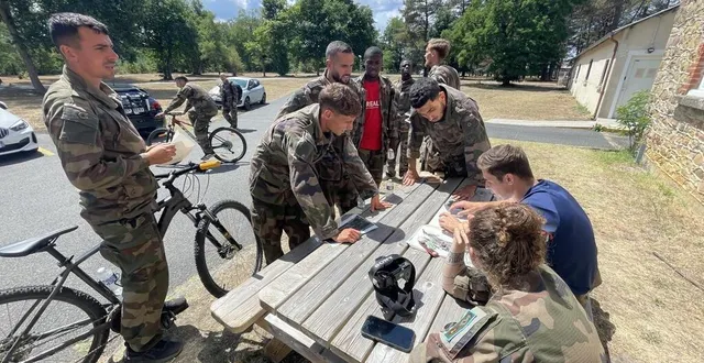 photo  les joueurs du mans fc ont vécu une journée de cohésion à la base du 2e rima, à champagné.  &copy;  ouest-france 