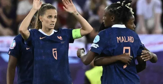 photo  sandie toletti et melvine malard devraient être titulaires face au pays de galles, ce mercredi 9 juillet (21 h) à saint-gall.  &copy;  sébastien bozon, afp 