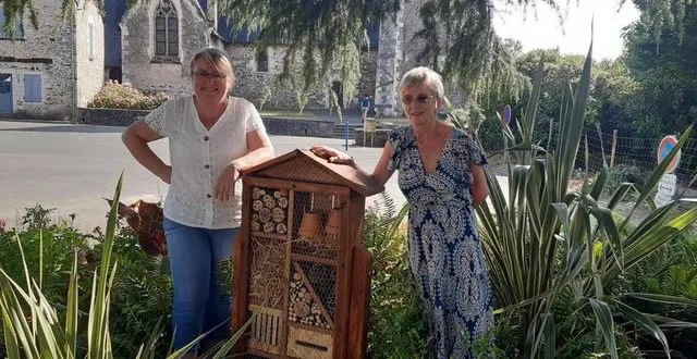 photo  sylviane duarte, maire déléguée du plessis-macé (à gauche), et laurence guilloux (à droite), adjointe à l’environnement.  &copy;  ouest-france 