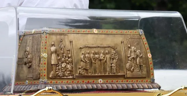 photo  le reliquaire de louis et zélie martin est parti de lisieux, lundi 7 juillet 2025.  &copy;  ouest-france 