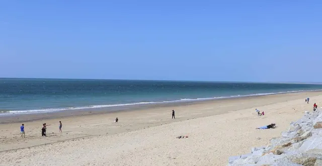 photo  la plage de saint-martin-de-bréhal est impressionnante par sa longueur.  &copy;  emmanuelle eyles 