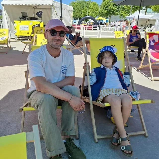 Olivier et son fils Solal, 6 ans, sont venus tôt pour être sûr d’avoir leur transat. Ouest-France photo olivier et son fils solal, 6 ans, sont venus tôt pour être sûr d’avoir leur transat. © ouest-france