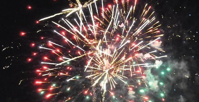 photo  il va faire chaud ce week-end en sarthe. le feu d’artifice de saint-calais est reporté au mois de septembre.  &copy;  archives le maine libre 