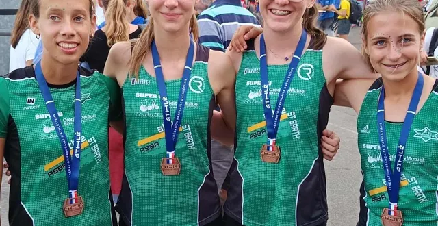 photo  les quatre jeunes relayeuses sont arrivées troisièmes.  &copy;  co 