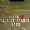 photo une fresque géante a été dessinée au stade des closets à flers, pour le tour de france prévu jeudi 10 juillet 2025.