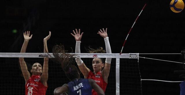 photo  iman ndiaye, joueuse de volley française lors du premier match de la troisième poule de ligue des nations féminine, entre la france et la turquie, le 4 juin 2025 à bejing en chine.  ©  han yan / xinhua via afp 