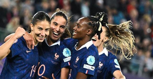photo la nantaise clara mateo (à gauche) a livré une belle copie ce mercredi 9 juillet, lors du match de l’euro face au pays de galles (4-1). © sébastien bozon / afp