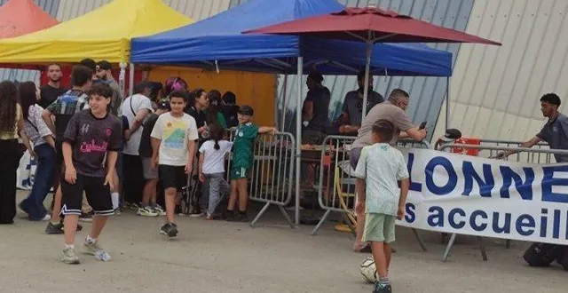 photo  la jeunesse allonnaise a pu trouver des instants de détente à la plaine jean-launay.  &copy;  le maine libre 