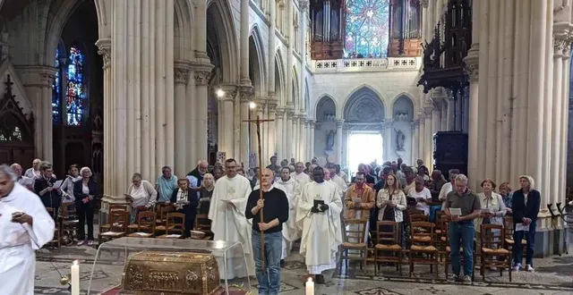 photo  les reliques des époux martin sont arrivées mardi, en fin de journée, dans leur reliquaire qui a pris place au sein de l’église notre-dame.  &copy;  ouest-france 