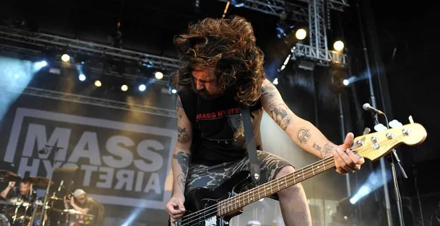 photo  le groupe mass hysteria lors du festival art sonic en 2013.  &copy;  archives ouest-france 